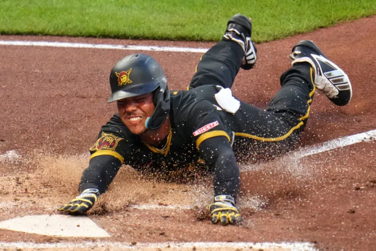 Pirates kick off series vs. Red Sox with win